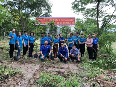 Trường tiểu học Tương Bình Hiệp  “Hưởng ứng Tết trồng cây - Đời đời nhớ ơn Bác Hồ ”