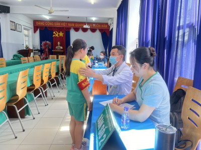 Khám sức khỏe định kỳ cho học sinh năm học 2023-2024