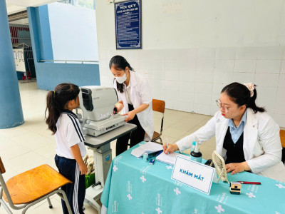 TRƯỜNG TIỂU HỌC CHÁNH HIỆP PHỐI HỢP VỚI BỆNH VIỆN HOÀN MỸ TỔ CHỨC KHÁM SỨC KHỎE CHO HỌC SINH