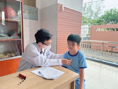 PHÂN HIỆU TRƯỜNG TIỂU HỌC CHÁNH HIỆP PHỐI HỢP VỚI BỆNH VIỆN ĐA KHOA PHƯƠNG CHI TỔ CHỨC KHÁM SỨC KHỎE HỌC SINH