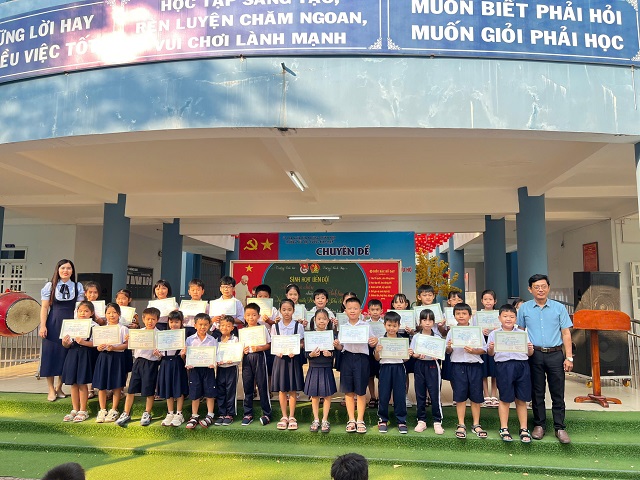 TRAO GIAY KHEN IOE 2